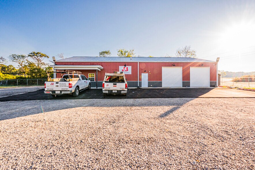 Primary Photo Of 923 Glen Lily Rd, Bowling Green Office For Sale