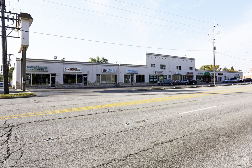 More Photos Of 905-921 W 55th St, Countryside Freestanding For Sale