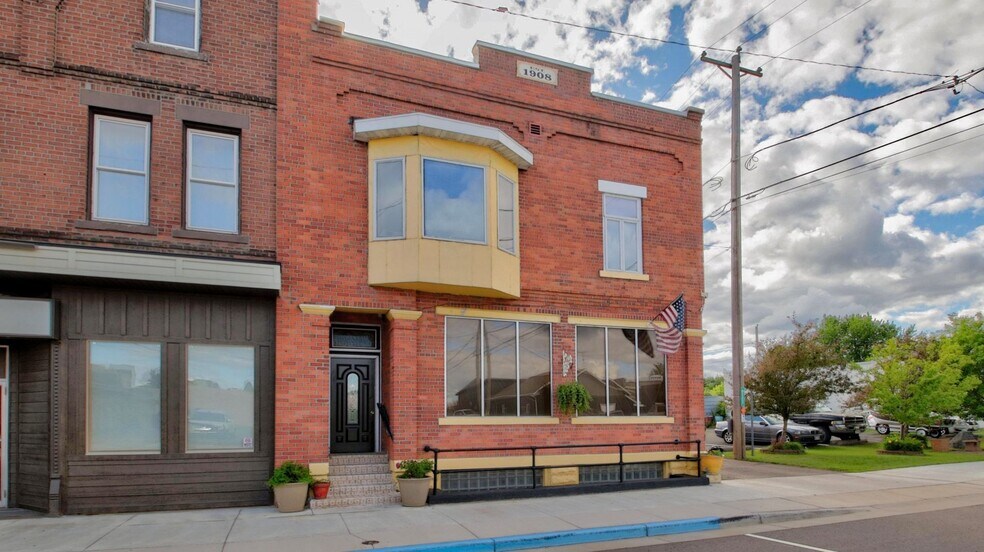 More Photos Of 110 W 2nd St N, Ladysmith General Retail For Sale