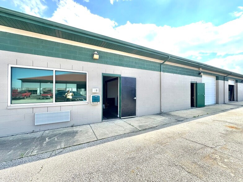 Primary Photo Of 769-771 N Madison St, Crown Point Service For Lease