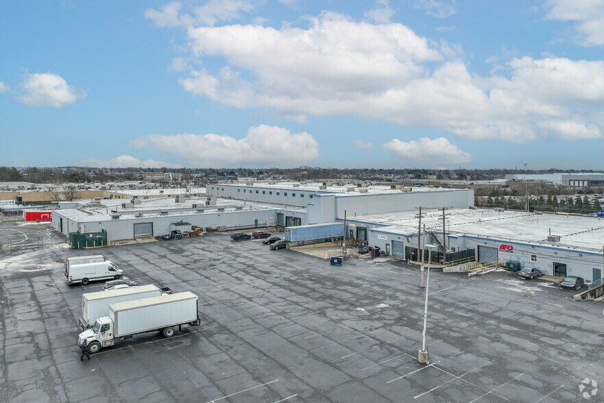 More Photos Of 600 W John St, Hicksville Warehouse For Lease