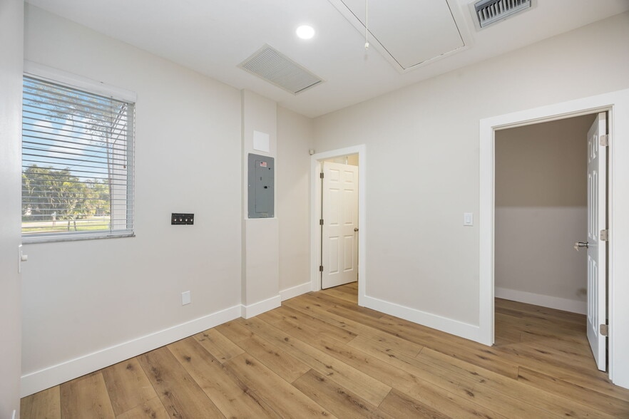 More Photos Of 871 106th Ave N, Naples Medical For Sale