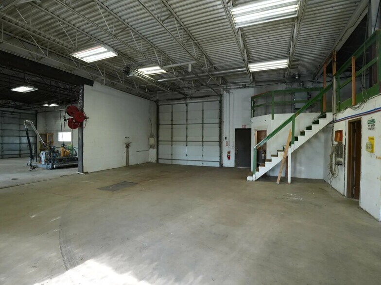 More Photos Of 103 1st St W, Williston Flex For Sale