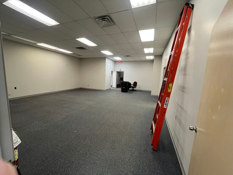 More Photos Of 6801 Broadway, Merrillville Medical For Lease