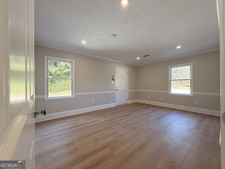 More Photos Of 1165 Cedar Shoals Dr, Athens Loft Creative Space For Sale