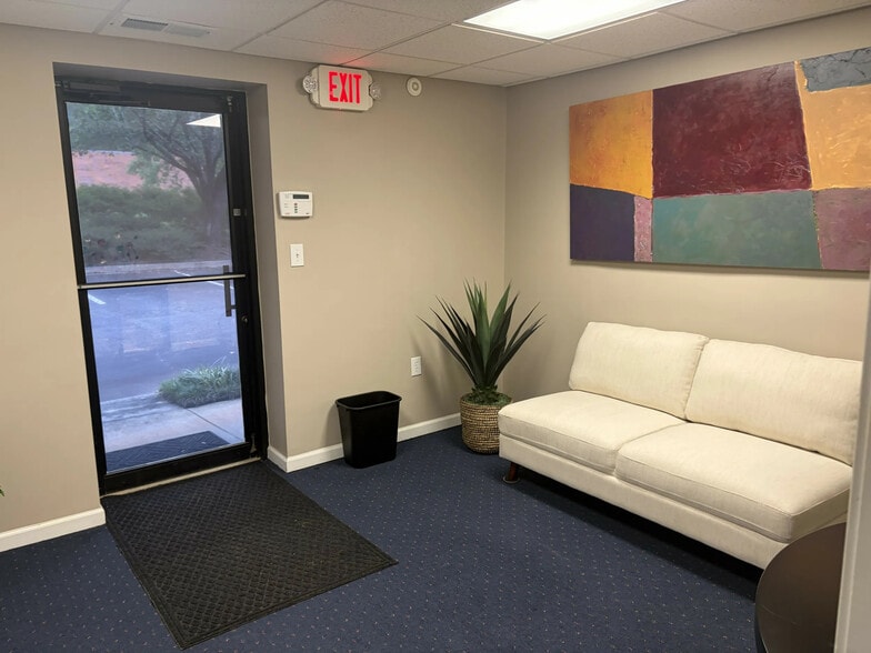 More Photos Of 3640 Hewatt Ct, Snellville Light Distribution For Sale