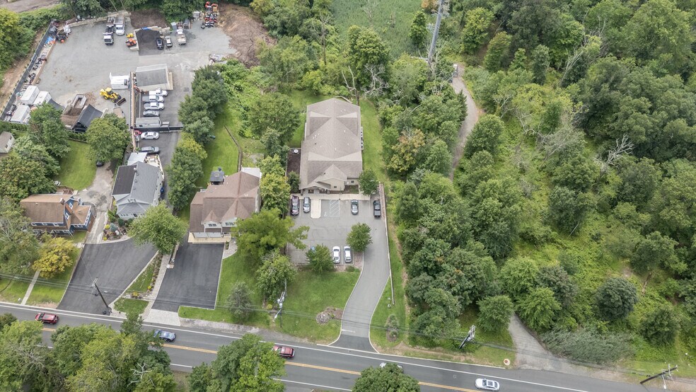 More Photos Of 612 Mount Pleasant Ave, West Orange Veterinarian Kennel For Sale