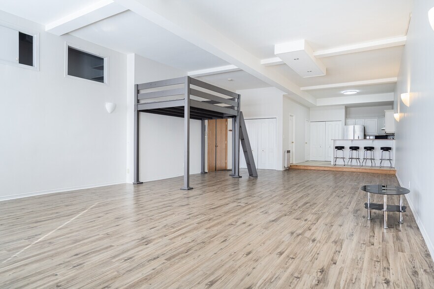 More Photos Of 6982-6984 Saint-Hubert Rue, Montréal Storefront Retail Residential For Sale