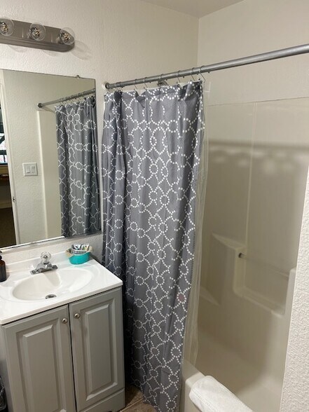 More Photos Of 14 Saint Andrews Rd, Valley Springs Hotel For Sale
