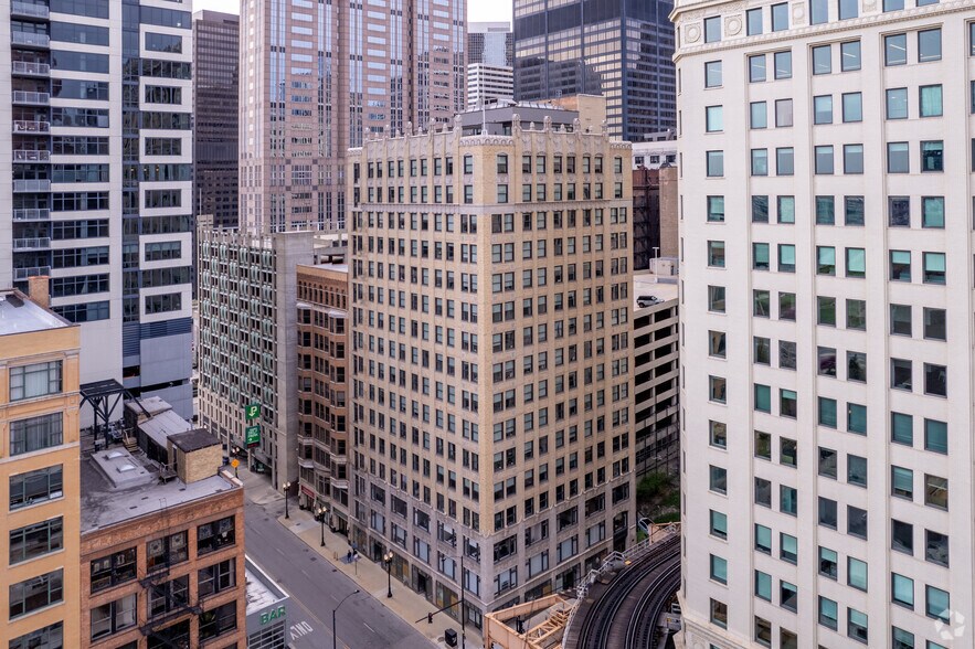 More Photos Of 330 S Wells St, Chicago Office For Lease