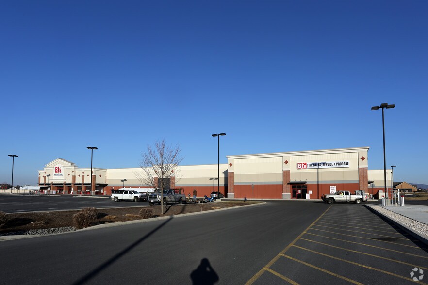 More Photos Of 520 Gateway Ave, Chambersburg Unknown For Lease