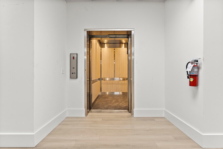 More Photos Of 2000 N Federal Hwy, Delray Beach General Retail For Lease