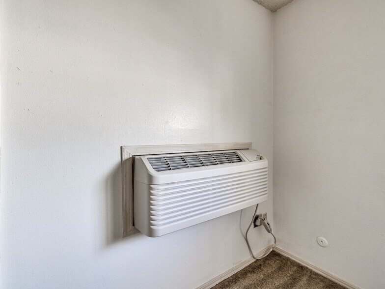 More Photos Of 6401 NW Oak Ave, Lawton Apartments For Sale