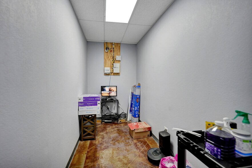 More Photos Of 8501 N FM 1788, Midland Warehouse For Sale