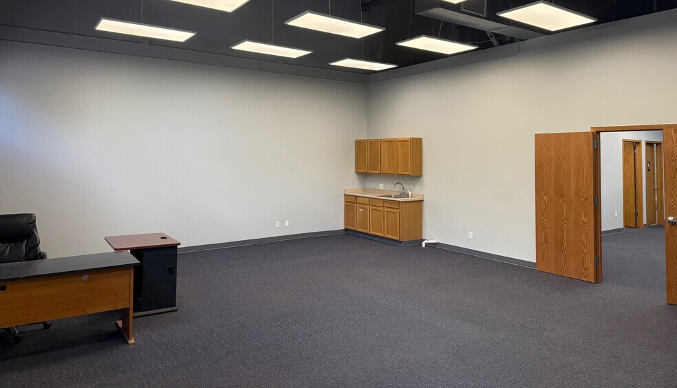 More Photos Of 8191 Birchwood Ct, Johnston Flex For Lease