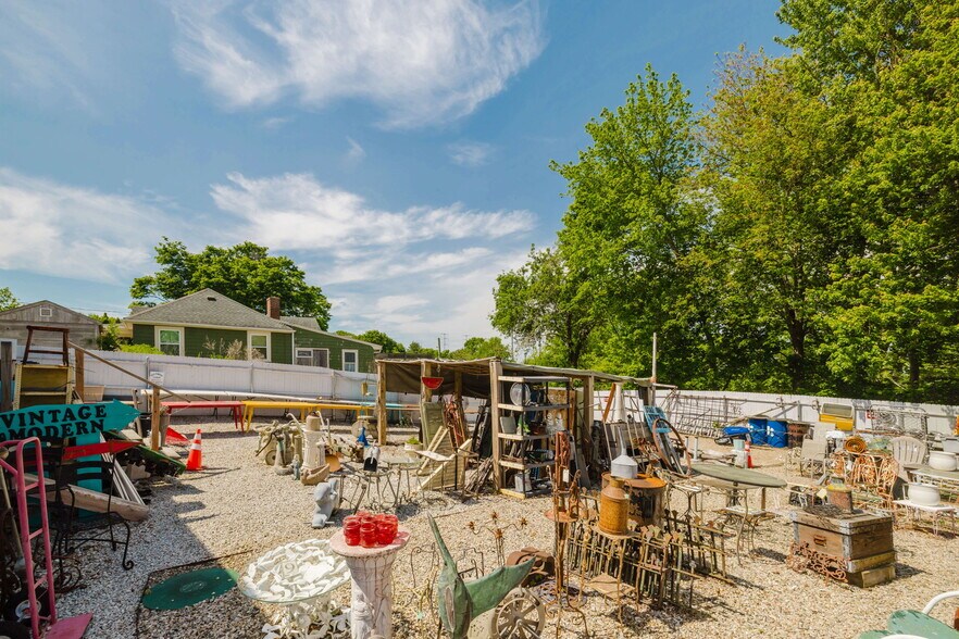 More Photos Of 1019 Main Rd, Tiverton Storefront For Sale