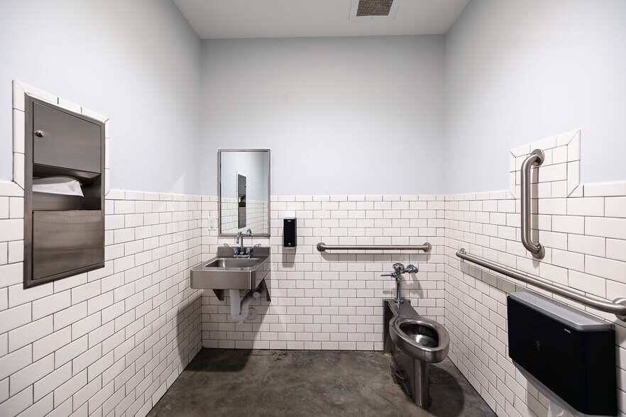 More Photos Of 110 Greenfield St, Wilmington General Retail For Sale