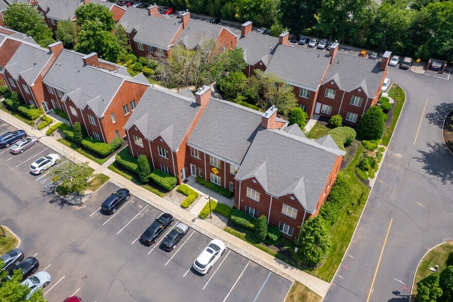 More Photos Of 821-824 Courtyard Dr, Hillsborough Office For Lease