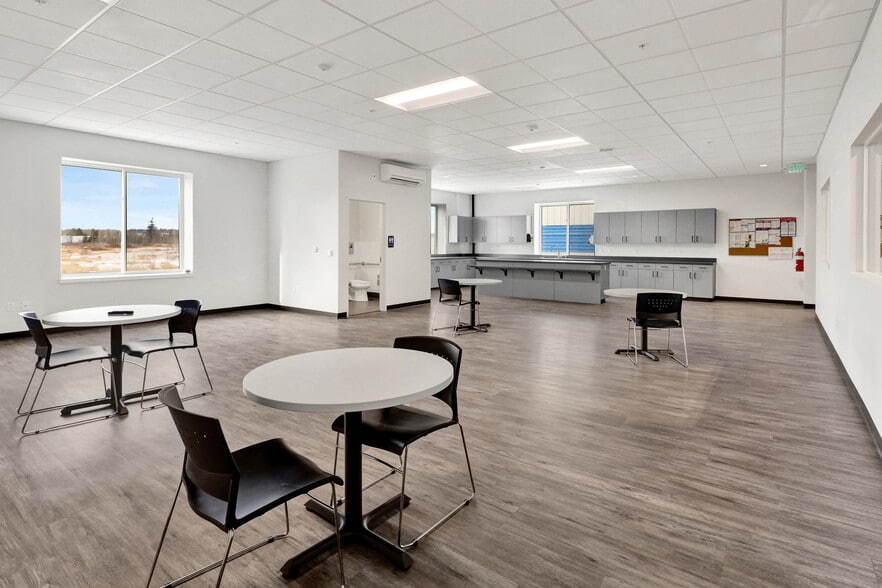 More Photos Of 5457 Pacific Fern Dr, Ferndale Manufacturing For Lease