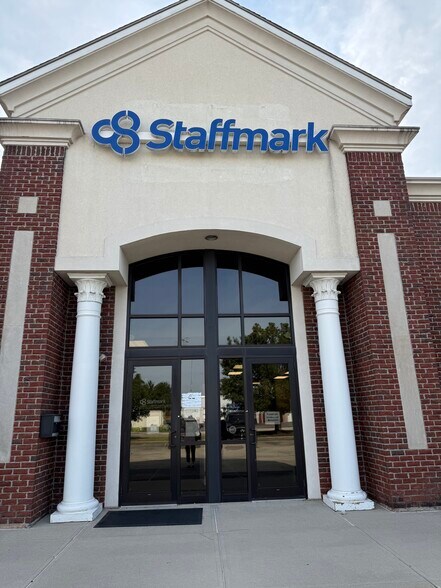 More Photos Of 1600 W Main St, Troy Storefront Retail Office For Lease