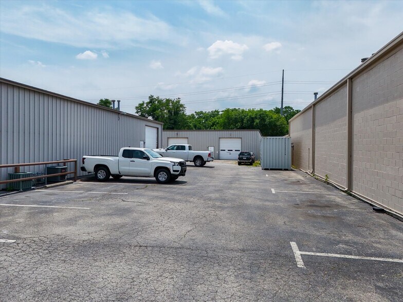 More Photos Of 722-726 Roanoke St, Salem Research And Development For Sale