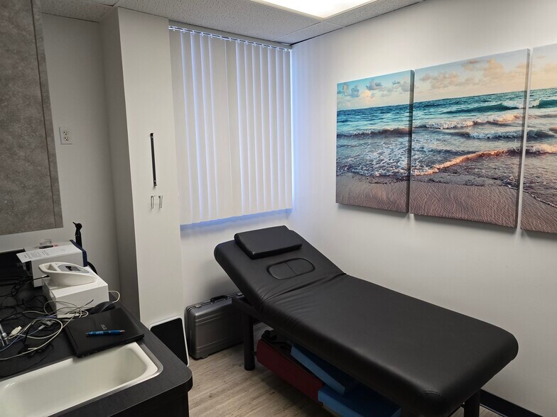 More Photos Of 2220 Lynn Rd, Thousand Oaks Medical For Lease