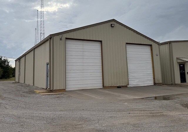 More Photos Of 2405 N Grand St, Enid Service For Sale