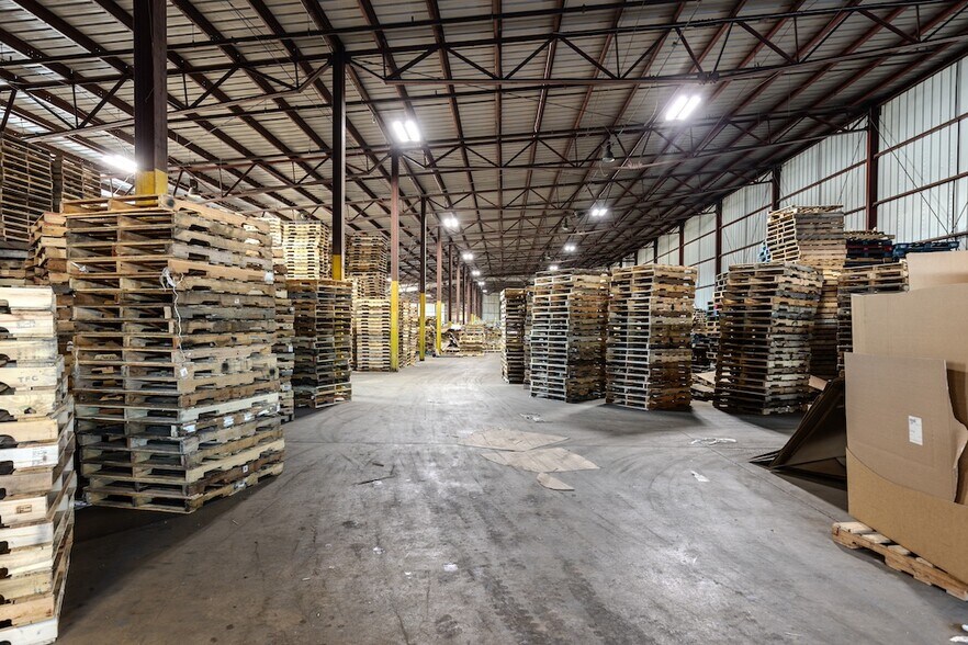 More Photos Of 1200 Bissell St, Venice Warehouse For Sale