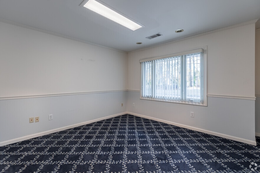 More Photos Of 3136 Clairmont Rd NE, Brookhaven Medical For Sale