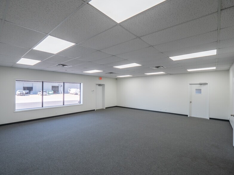 More Photos Of 3905 Warehouse Row, Austin Warehouse For Lease