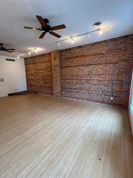 More Photos Of 221-223 E State St, Rockford Storefront Retail Residential For Lease