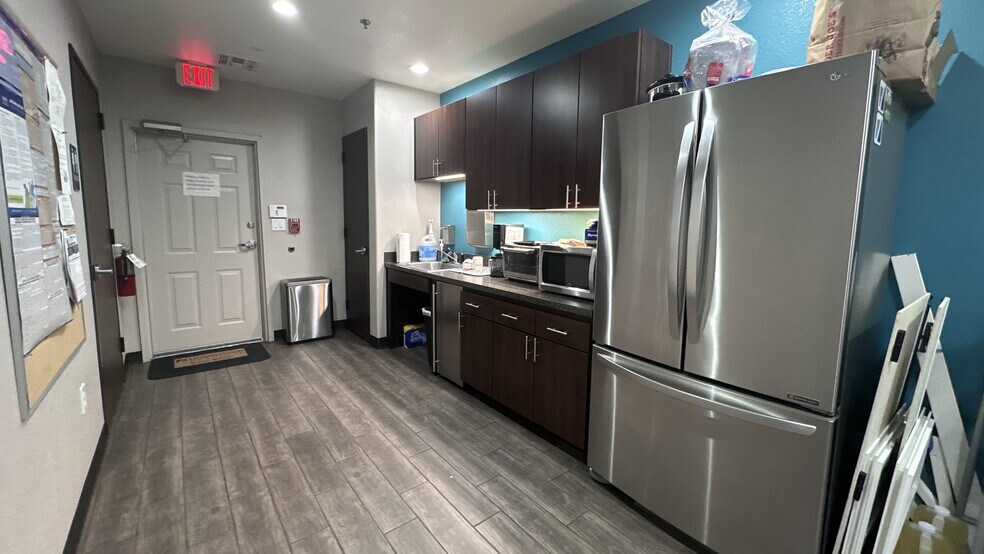More Photos Of 6546 Greatwood Pky, Sugar Land Office For Sale