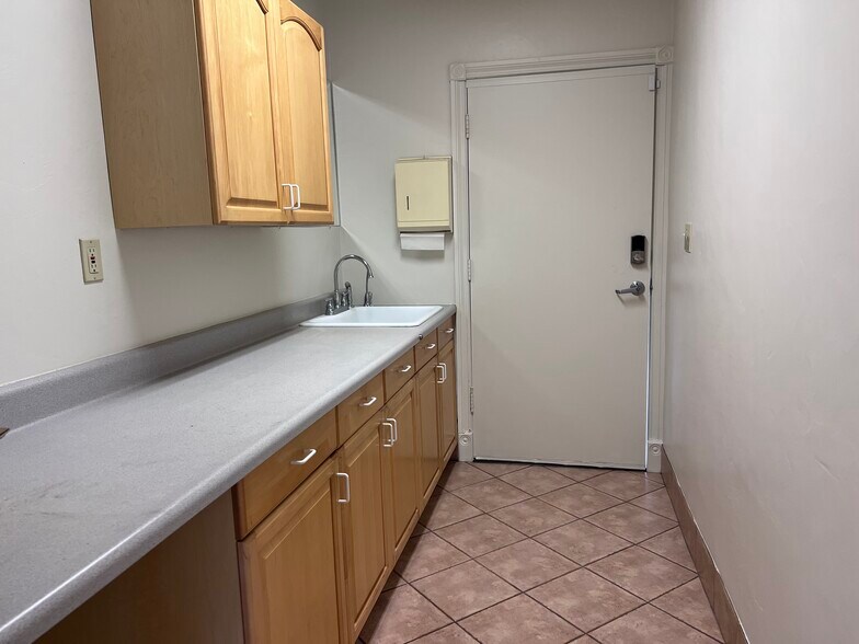 More Photos Of 102 N Milpas St, Santa Barbara Office For Lease