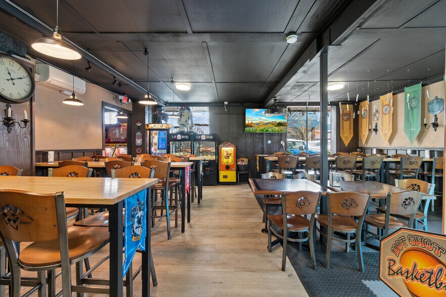 More Photos Of 208 N Molalla Ave, Molalla General Retail For Sale