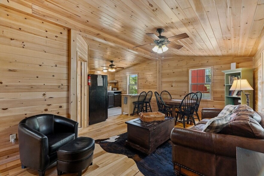 More Photos Of 4032 Ranch Road 3232, Johnson City Hotel For Sale