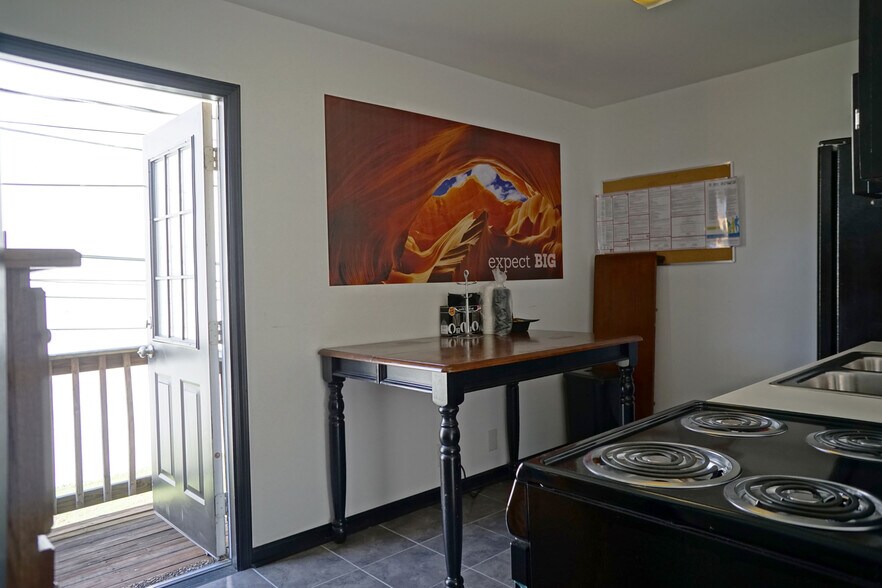 More Photos Of 114 Canfield Pl, Hendersonville Office For Sale