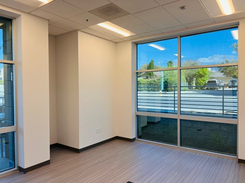 More Photos Of 2070 W 11th St, Upland Warehouse For Lease