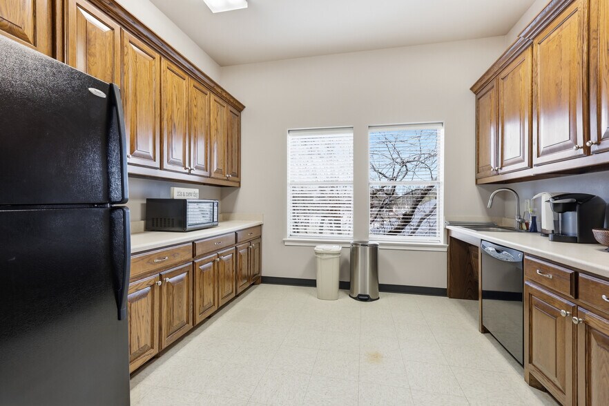 More Photos Of 3605 Yucca Dr, Flower Mound Medical For Sale