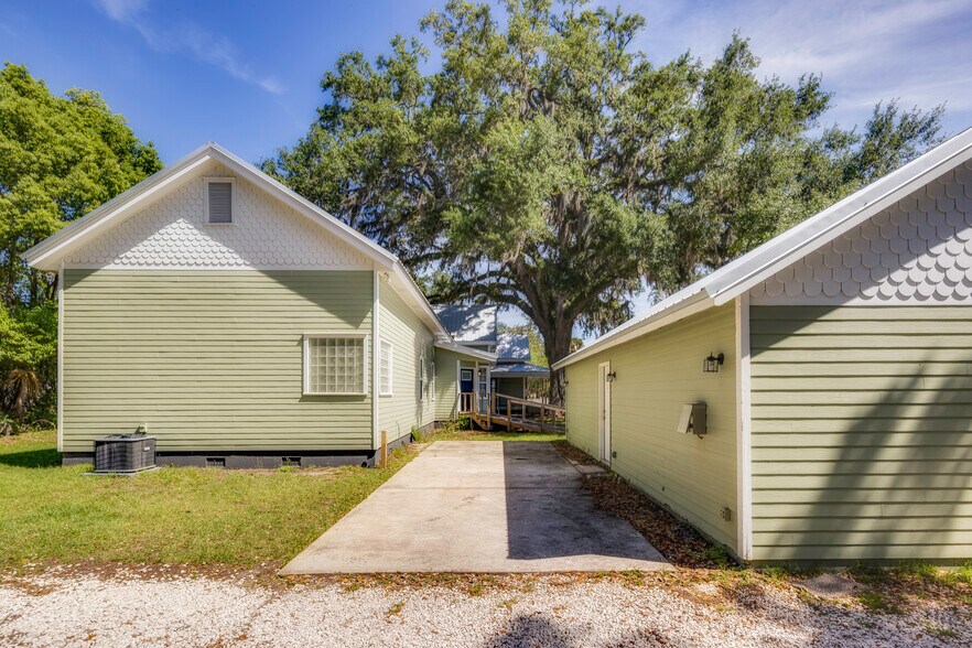 More Photos Of 290 E King Ave, Kingsland Office For Sale