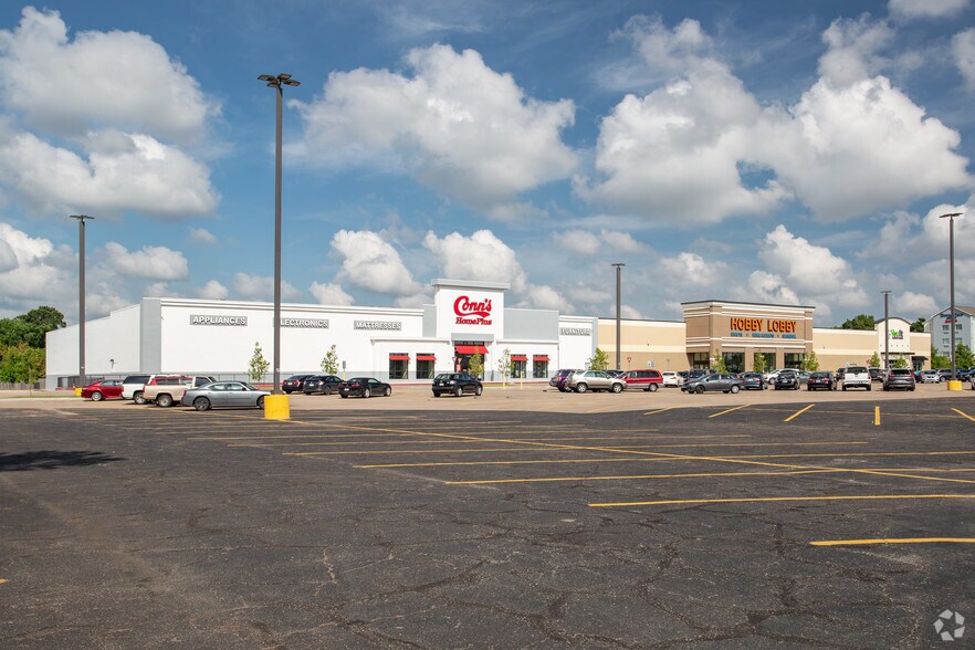 Primary Photo Of 2424 Manhattan Blvd, Harvey Freestanding For Lease