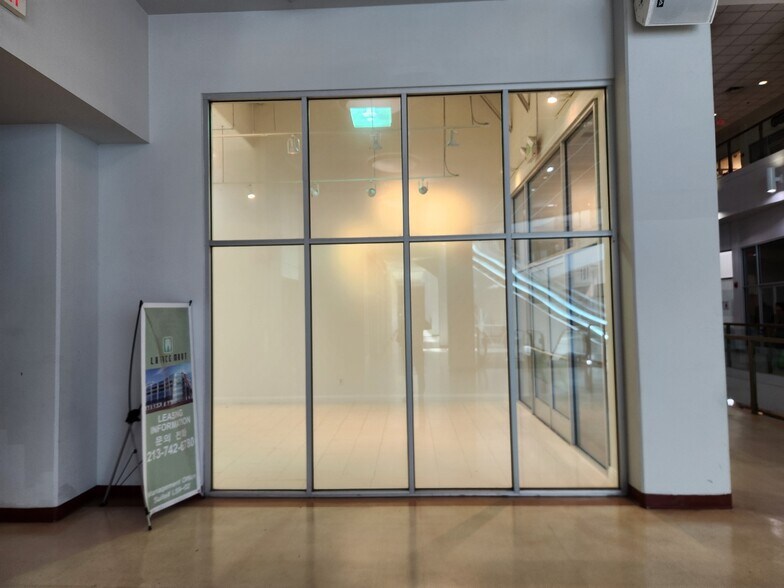 More Photos Of 1458 S San Pedro St, Los Angeles Freestanding For Lease