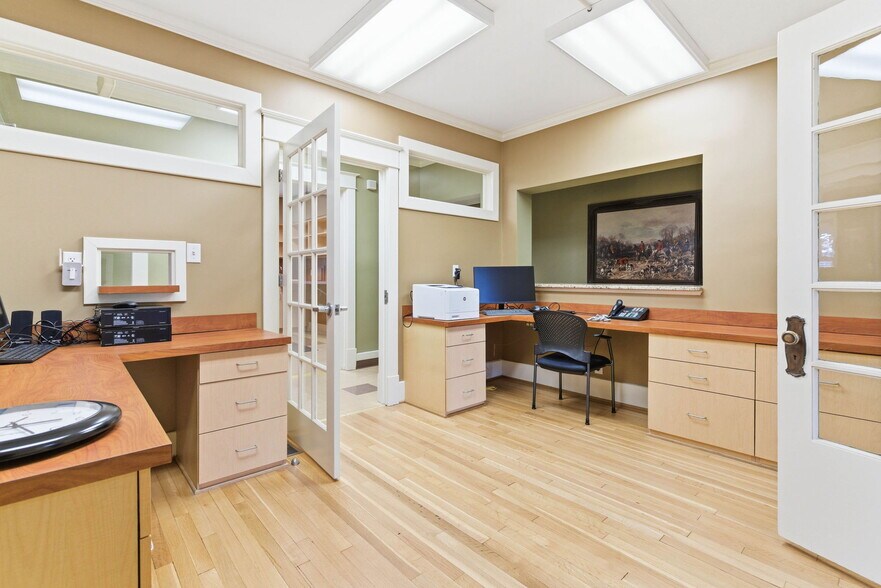 More Photos Of 3208 College Dr, Louisville Office For Sale