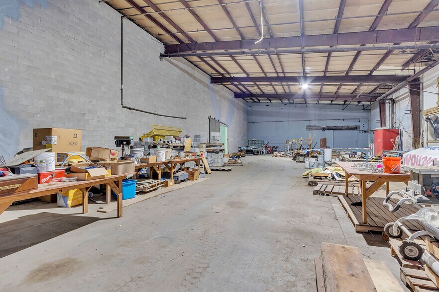 More Photos Of 121 Trotter Industrial Ln, Saluda Warehouse For Lease