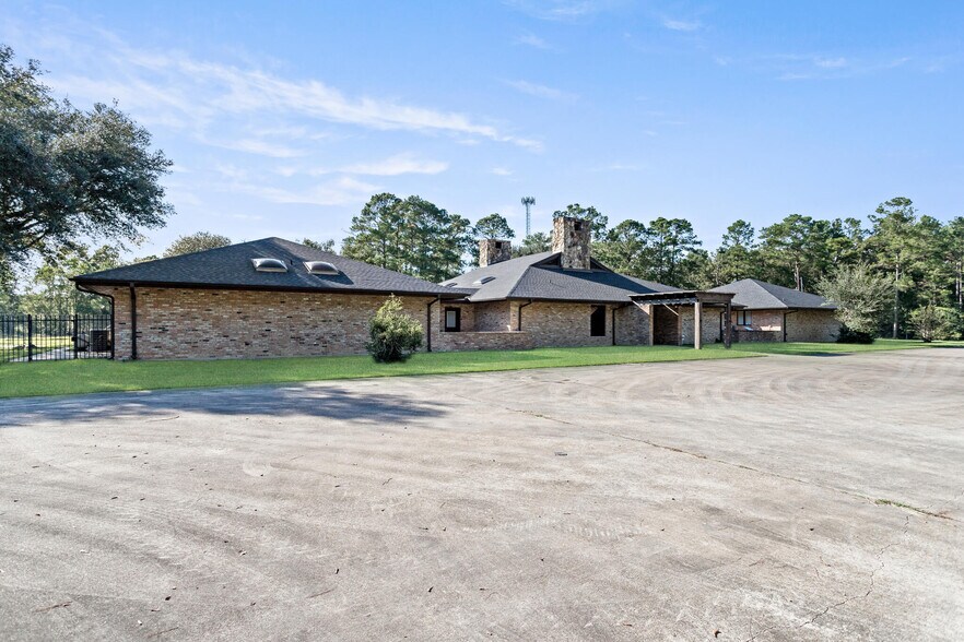 Primary Photo Of 15815 Highway 105, Sour Lake Specialty For Sale