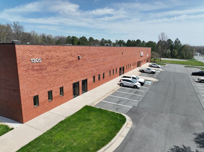 More Photos Of 1305 Governor Ct, Abingdon Warehouse For Lease