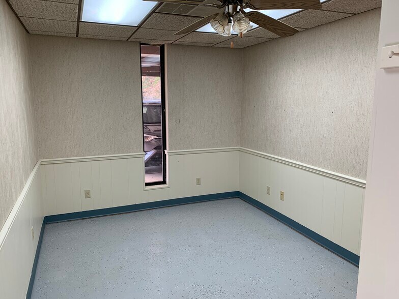 More Photos Of 6887 State Highway 31 E, Murchison Warehouse For Sale