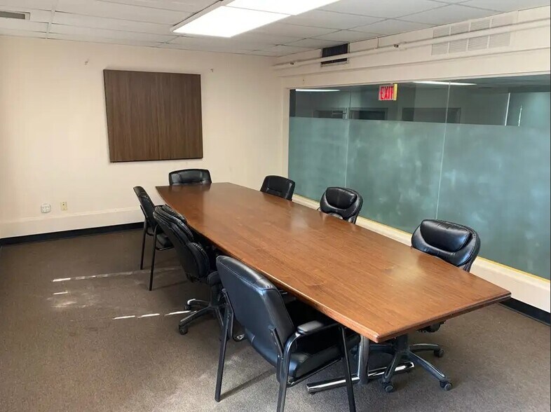 More Photos Of 901 1 St Av N, Saskatoon Self Storage For Lease