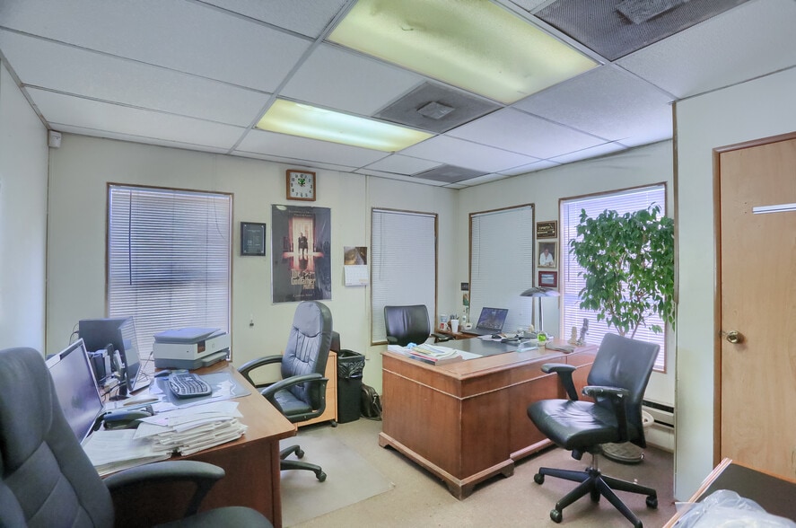 More Photos Of 98 Sproul St, McKees Rocks Truck Terminal For Sale