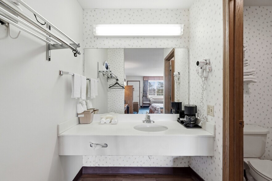 More Photos Of 3169 E Van Buren, Eureka Springs Hotel For Sale