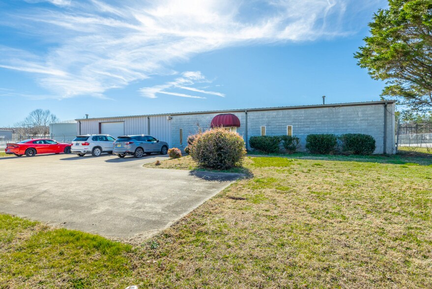 More Photos Of 218 Industrial Park Dr, Soddy Daisy Light Distribution For Sale